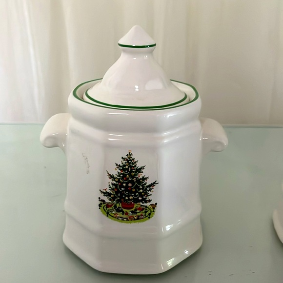 Pfalzgraff Christmas Sugar and Creamer - Picture 5 of 9